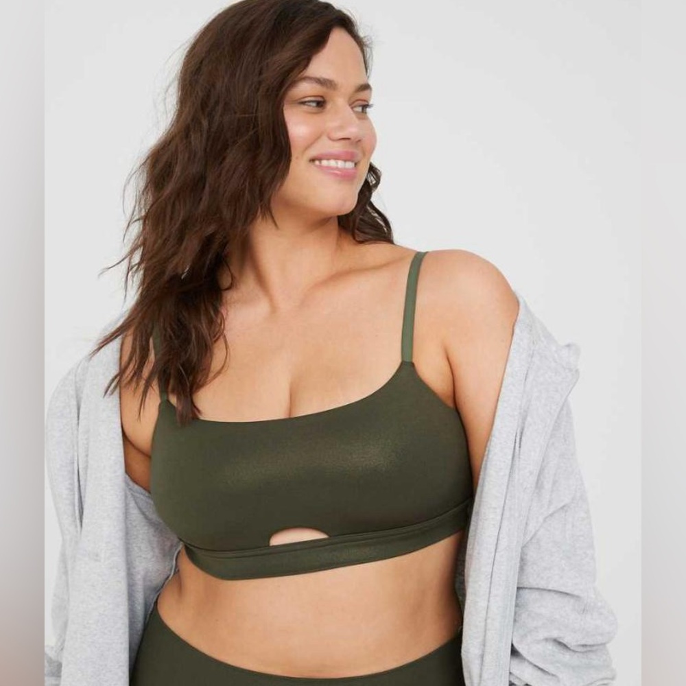 OFFLINE BY AERIE REAL ME LIQUID SHINE KEYHOLE SPORTS BRA